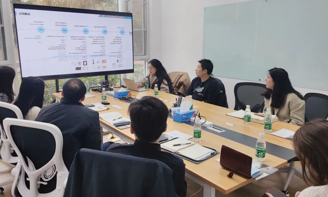 共青團楊浦區(qū)委員會及區(qū)科委領(lǐng)導(dǎo)一行蒞臨復(fù)亞智能指導(dǎo)工作